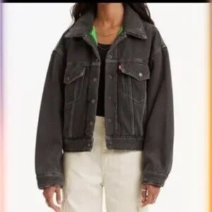 Levi’s vintage 90s black Trucker Jacket quilted lining denim boxy silhouette